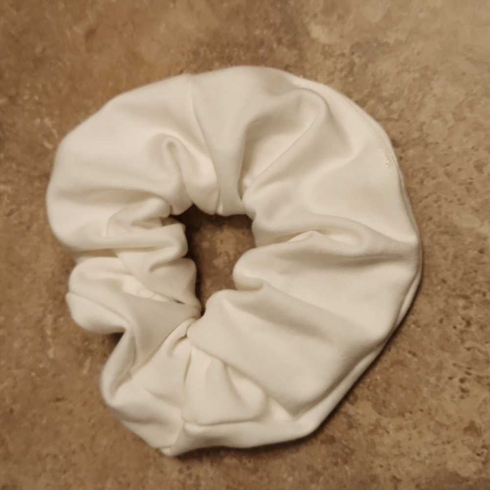🐻 New Scrunchie